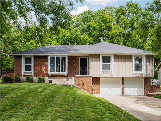 8016 Sunset Circle, Grandview, MO 64030