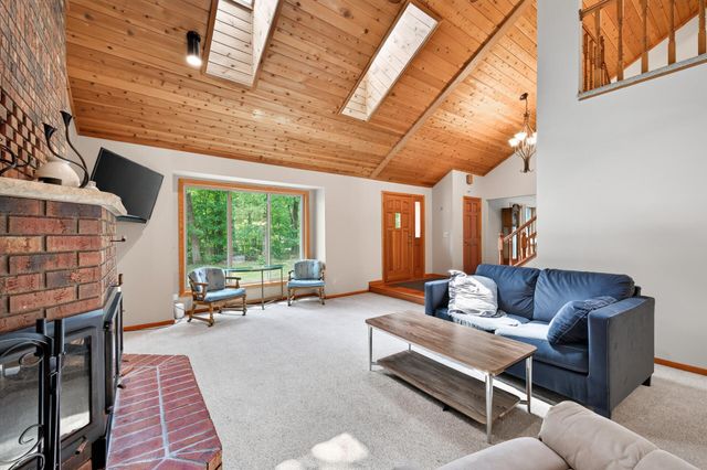 867 Lois Lane, Lino Lakes, MN 55014