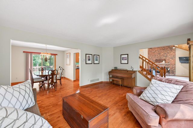 867 Lois Lane, Lino Lakes, MN 55014