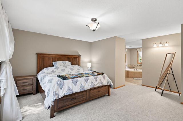 867 Lois Lane, Lino Lakes, MN 55014