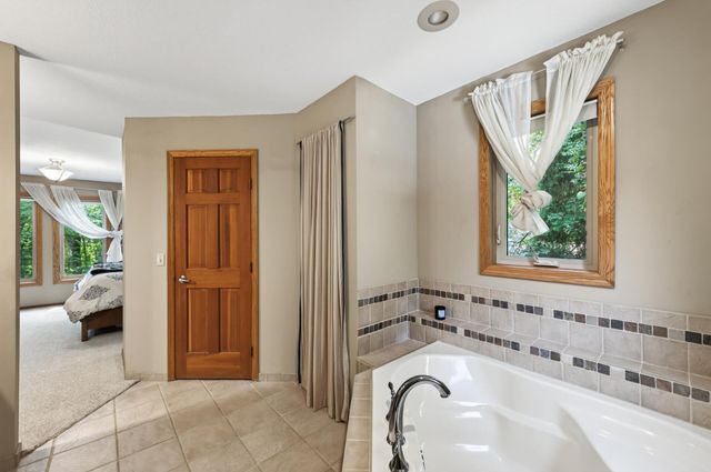 867 Lois Lane, Lino Lakes, MN 55014