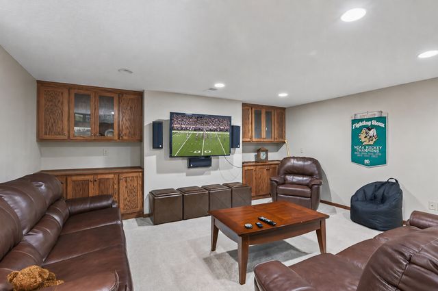 867 Lois Lane, Lino Lakes, MN 55014