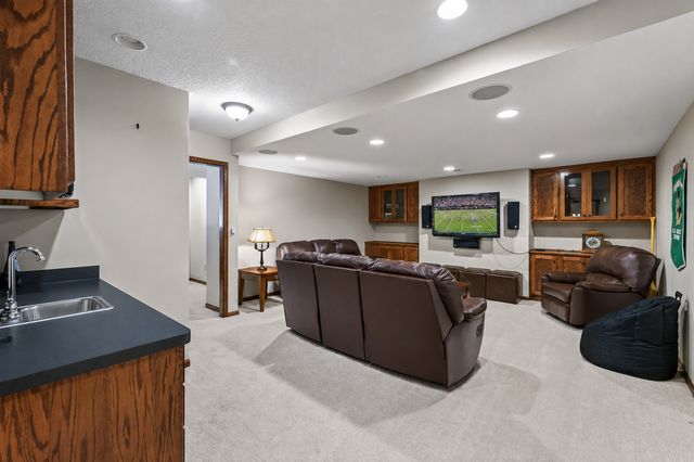 867 Lois Lane, Lino Lakes, MN 55014