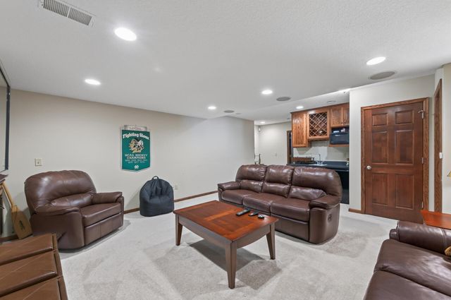 867 Lois Lane, Lino Lakes, MN 55014