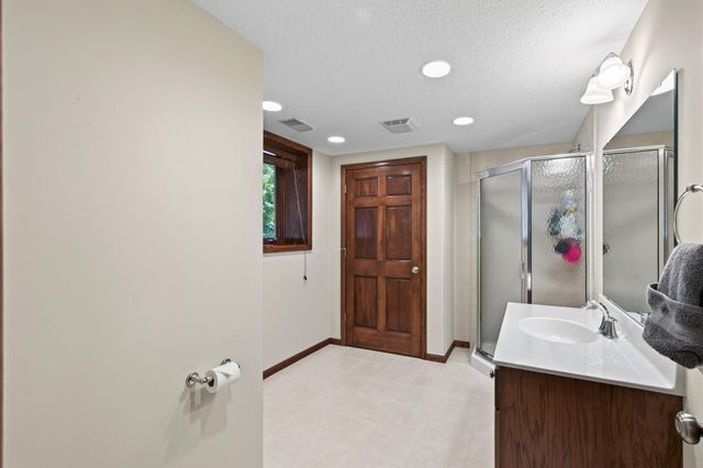 867 Lois Lane, Lino Lakes, MN 55014