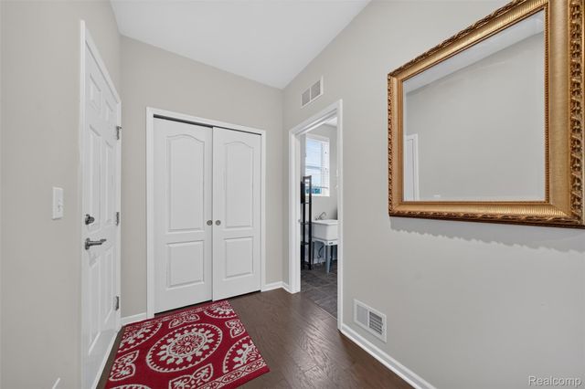 4160 Walcott Drive, Orion Charter Township, MI 48359