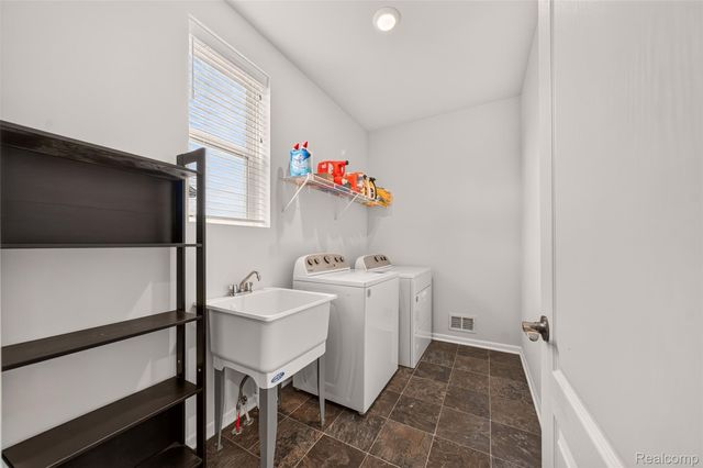 4160 Walcott Drive, Orion Charter Township, MI 48359