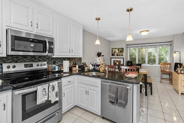 28 Pemberton St B, Walpole, MA 02081
