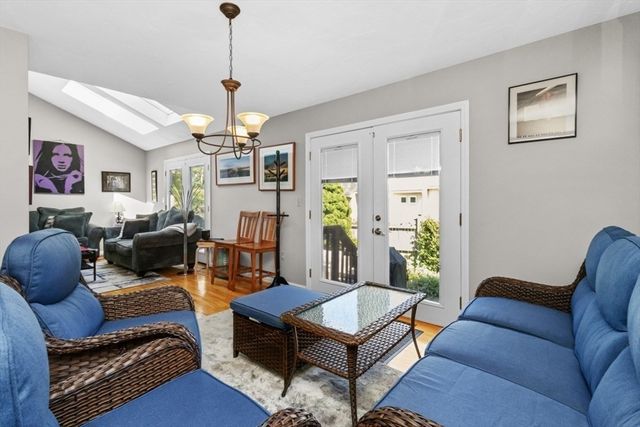 28 Pemberton St B, Walpole, MA 02081