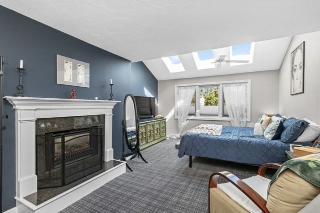28 Pemberton St B, Walpole, MA 02081