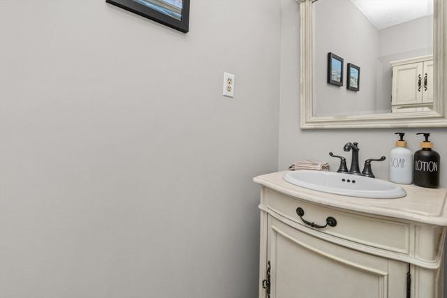 28 Pemberton St B, Walpole, MA 02081