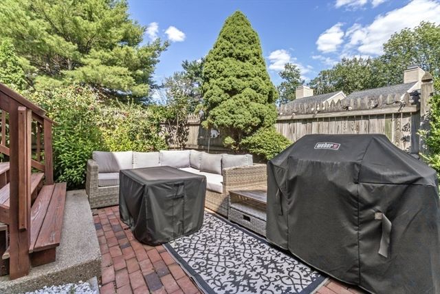 28 Pemberton St B, Walpole, MA 02081
