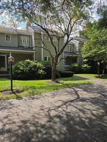 28 Pemberton St B, Walpole, MA 02081