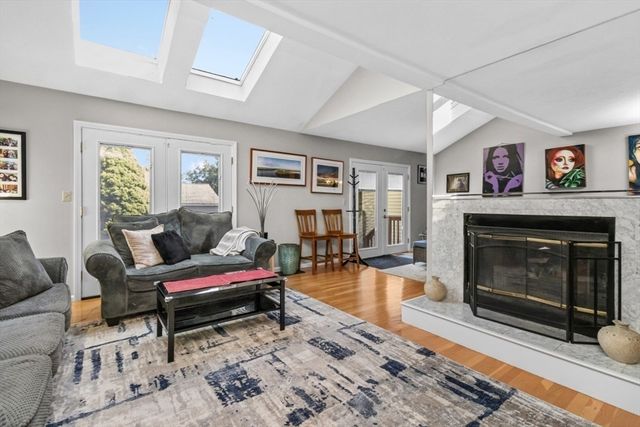 28 Pemberton St B, Walpole, MA 02081