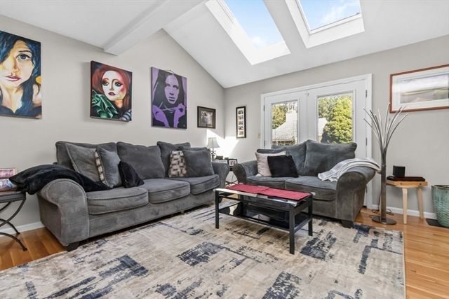 28 Pemberton St B, Walpole, MA 02081
