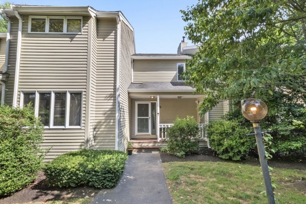 28 Pemberton St B, Walpole, MA 02081
