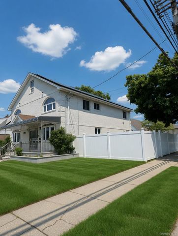 76-53 271st Street, New Hyde Park, NY 11040