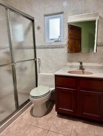 76-53 271st Street, New Hyde Park, NY 11040