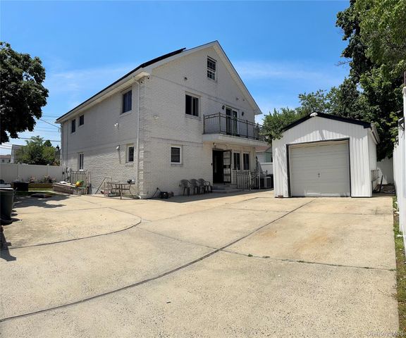 76-53 271st Street, New Hyde Park, NY 11040