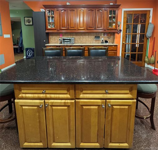 76-53 271st Street, New Hyde Park, NY 11040