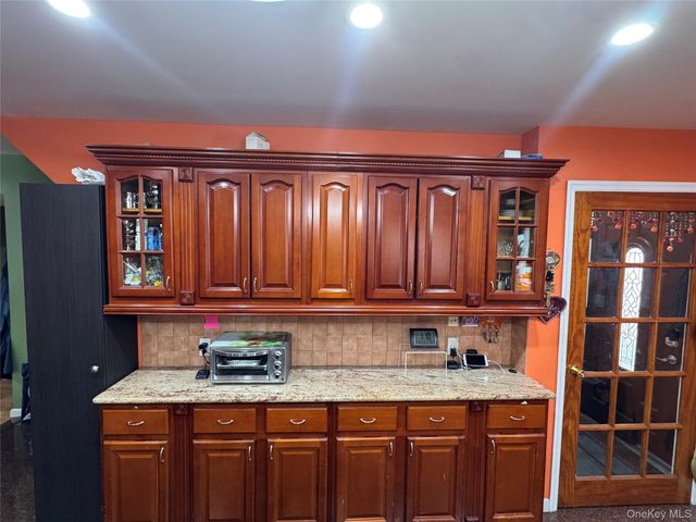 76-53 271st Street, New Hyde Park, NY 11040