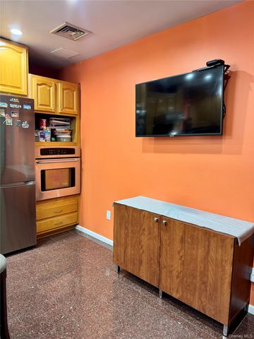 76-53 271st Street, New Hyde Park, NY 11040