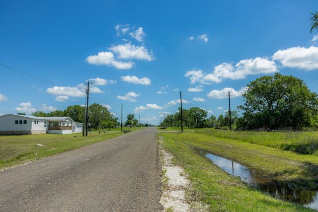10649 Atakapan Trail, Bedias, TX 77831