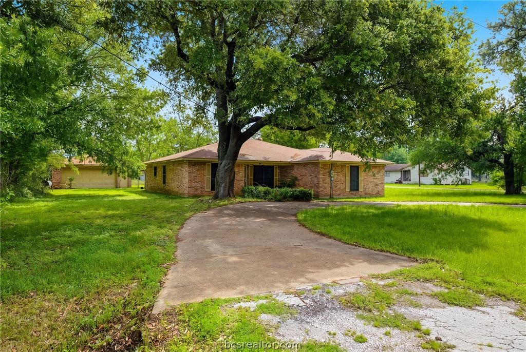 706 Mesquite Street, Calvert, TX 77837 — exterior