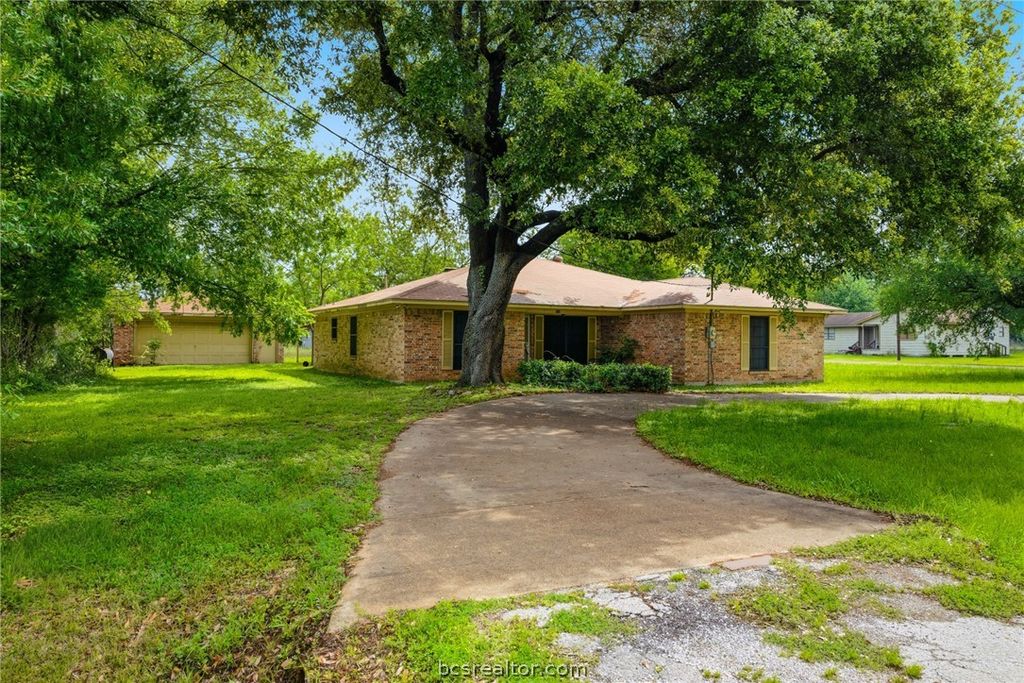 706 Mesquite Street, Calvert, TX 77837 — photo 2
