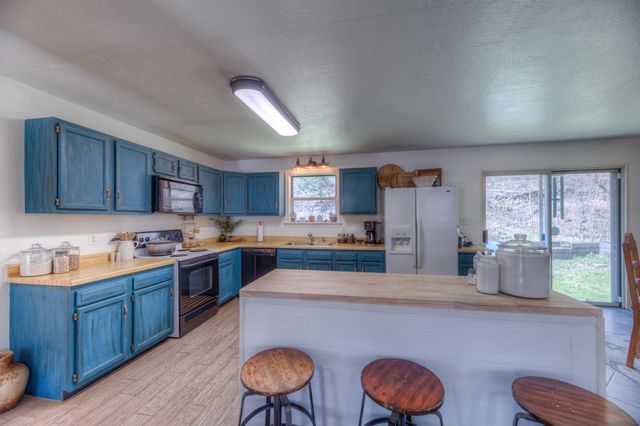 23571 S 624 Road, Wyandotte, OK 74370