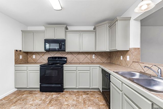 39163 Prairie South Dr, Gonzales, LA 70737