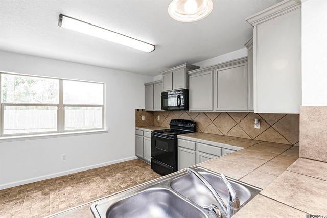 39163 Prairie South Dr, Gonzales, LA 70737