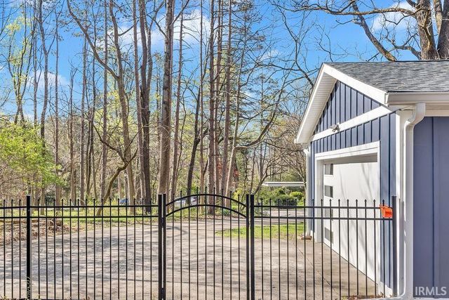 2715 E Bluff Court, Bloomington, IN 47401