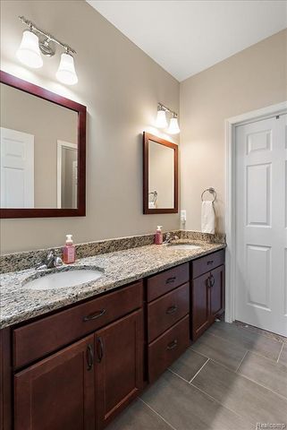 3349 Grove Lane, Auburn Hills, MI 48326