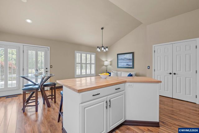 514 Creekside Dr SE, Salem, OR 97306