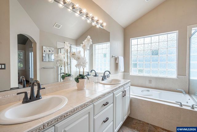 514 Creekside Dr SE, Salem, OR 97306
