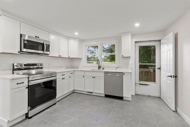 186 Pleasant St, Lunenburg, MA 01462