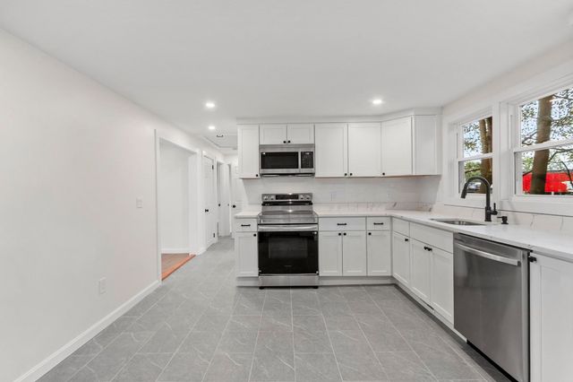 186 Pleasant St, Lunenburg, MA 01462