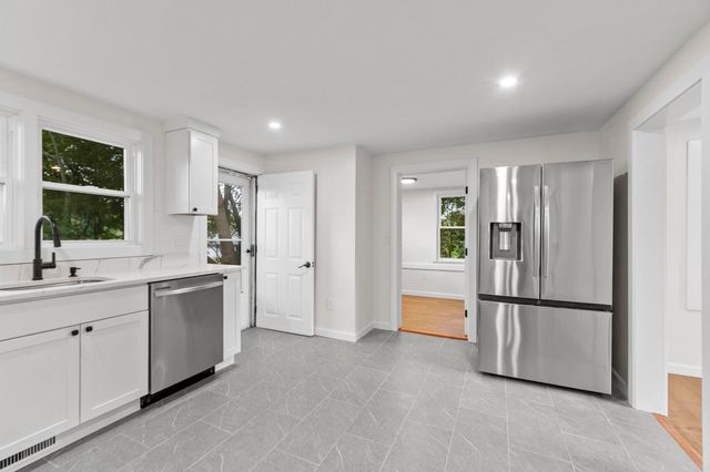 186 Pleasant St, Lunenburg, MA 01462