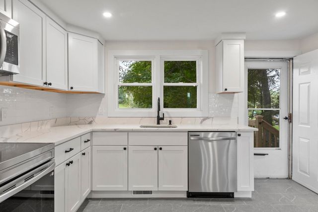 186 Pleasant St, Lunenburg, MA 01462