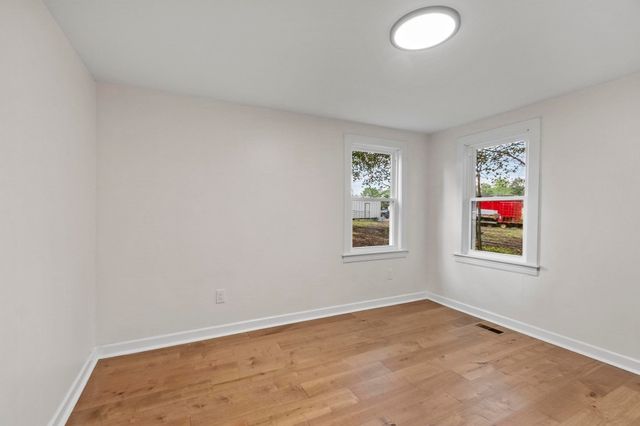 186 Pleasant St, Lunenburg, MA 01462