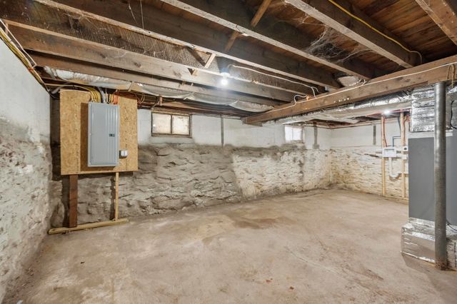 186 Pleasant St, Lunenburg, MA 01462