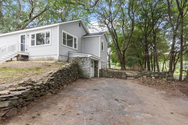 186 Pleasant St, Lunenburg, MA 01462