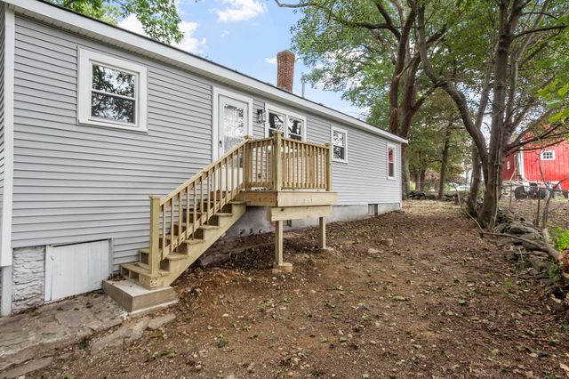 186 Pleasant St, Lunenburg, MA 01462