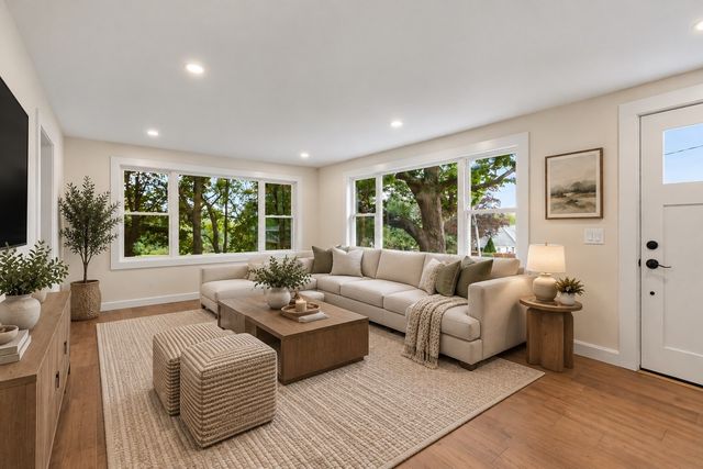 186 Pleasant St, Lunenburg, MA 01462