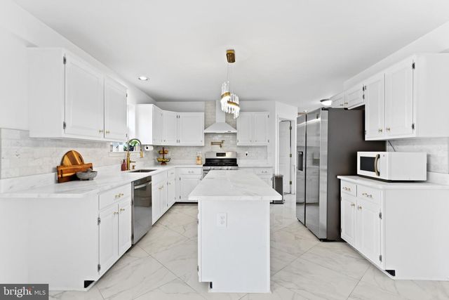 118 WALKER DR, Northampton, PA 18067