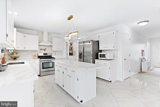 118 WALKER DR, Northampton, PA 18067