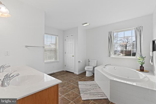 118 WALKER DR, Northampton, PA 18067