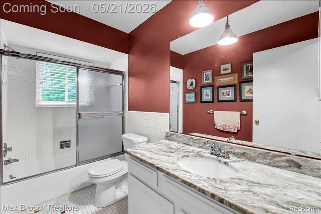 1711 Huntingwood Lane C, Bloomfield Charter Township, MI 48304