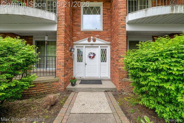1711 Huntingwood Lane C, Bloomfield Charter Township, MI 48304
